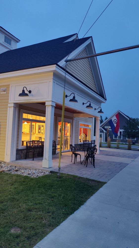 Toots Ice Cream and Farm Logo
