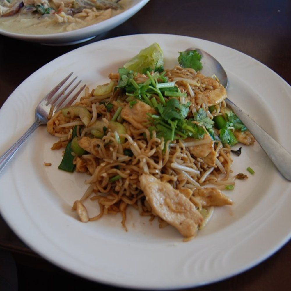 Sa-Bai Thong - "Bamee Chao Nue" or Chicken lomein noodle stir fried with bean sprouts, green onion, celery, garlic, black soy sauce - Thai Near Me - Madison, Wisconsin Sa-Bai Thong - "Bamee Chao Nue" or Chicken lomein noodle stir fried with bean sprouts, green onion, celery, garlic, black soy sauce - Thai Near Me - Madison, Wisconsin