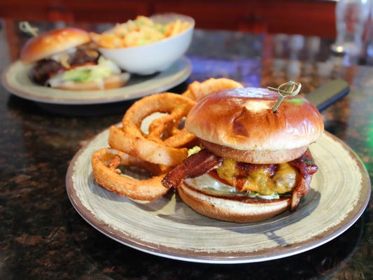 Roundin 3rd Sports Bar & Grill by null