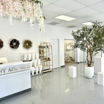 Peony and Gold Florist & Flower Delivery - Florists Near Me - Cornelius, North Carolina