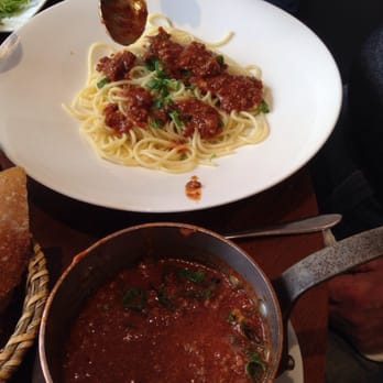 La Piazza - Spaghetti bolognese ...the sauce came out in a pot which was nice to share - Pizza Near Me - Saint Germain en Laye, 78 La Piazza - Spaghetti bolognese ...the sauce came out in a pot which was nice to share - Pizza Near Me - Saint Germain en Laye, 78