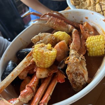 Madigan's Waterfront - Seafood boil - Seafood Near Me - Occoquan, Virginia