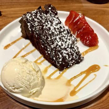 Bourbon & Bones Chophouse | Bar - Chocolate Fudge Cake - Steakhouses Near Me - Peoria, Arizona Bourbon & Bones Chophouse | Bar - Chocolate Fudge Cake - Steakhouses Near Me - Peoria, Arizona
