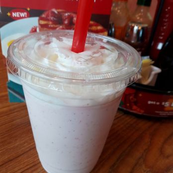 Denny's - Strawberry milkshake - Diners Near Me - Dallas, Texas