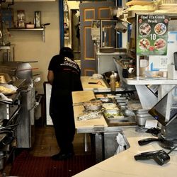 Yummy Gyro - Kitchen