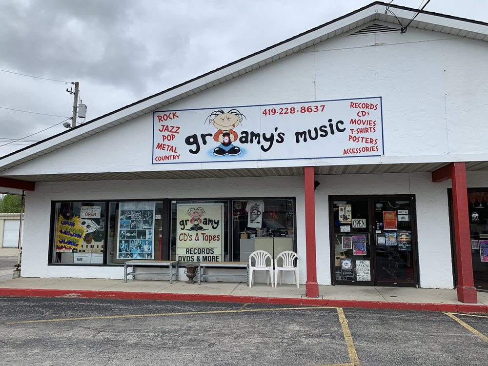 Groamy Cd's & Tapes Logo