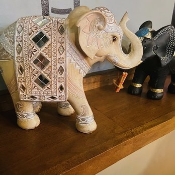 The Saap Avenue - Decor - Laotian Near Me - Oakland, California