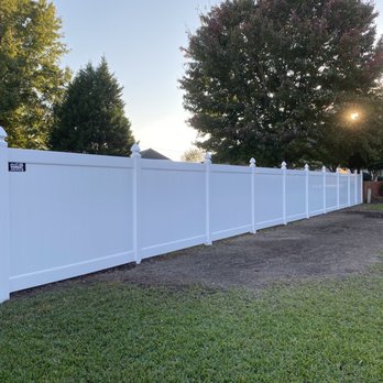 Mr Fence - a white vinyl privacy fence - Fences & Gates Near Me - Bellingham, Massachusetts Mr Fence - a white vinyl privacy fence - Fences & Gates Near Me - Bellingham, Massachusetts
