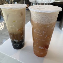 Special Peach Oolong Tea 白桃烏龍冷萃 and D3. Tie Guan Yin Tea 炭燒鐵觀音 Special Peach Oolong Tea 白桃烏龍冷萃 and D3. Tie Guan Yin Tea 炭燒鐵觀音