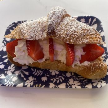 M’ama Napoli - Panna e Fragole Croissant - Bakeries Near Me - Winter Park, Florida M’ama Napoli - Panna e Fragole Croissant - Bakeries Near Me - Winter Park, Florida