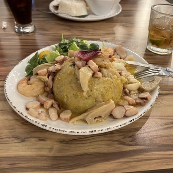 El Capitán - Mofongo stuffed with seafood (lobster, shrimp, mussels, squid) - Cuban Near Me - Dorado, Puerto Rico