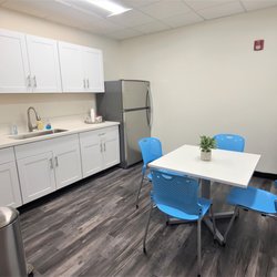 Riverside Central Business Center - 5Th Fl Lounge