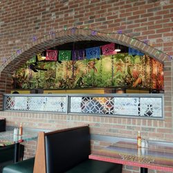 Lulu's Tacos - More dining room décor from the side
