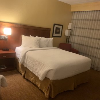 Courtyard by Marriott Charlotte Arrowood - The beds were clean and comfy. - Hotels Near Me - Charlotte, North Carolina