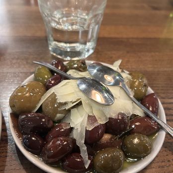 Le Mazet - Warm Olives - Wine Bars Near Me - West Hartford, Connecticut