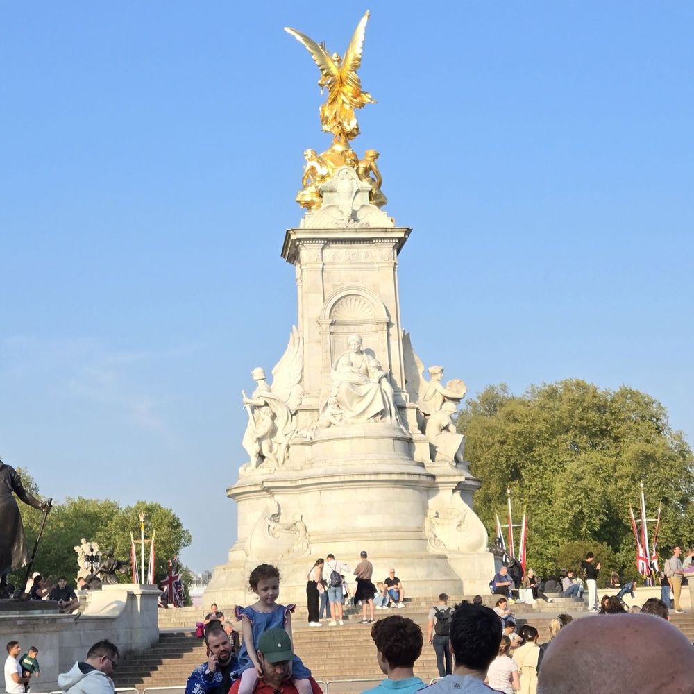 Buckingham Palace - Landmarks & Historical Buildings Near Me - London, XGL