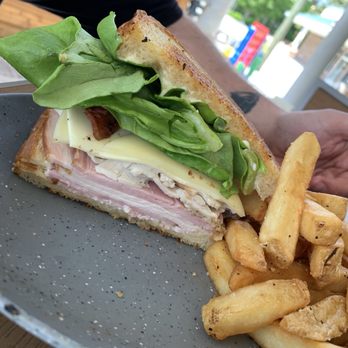Gaffers - Country club and fries - Bars Near Me - Emerald Isle, North Carolina