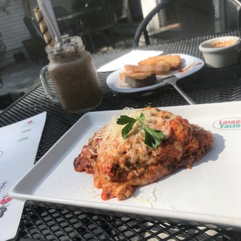Lasagna Factory - Lasagna ala bolognese / brownie frappe! - Italian Near Me - Morelia, MIC Lasagna Factory - Lasagna ala bolognese / brownie frappe! - Italian Near Me - Morelia, MIC