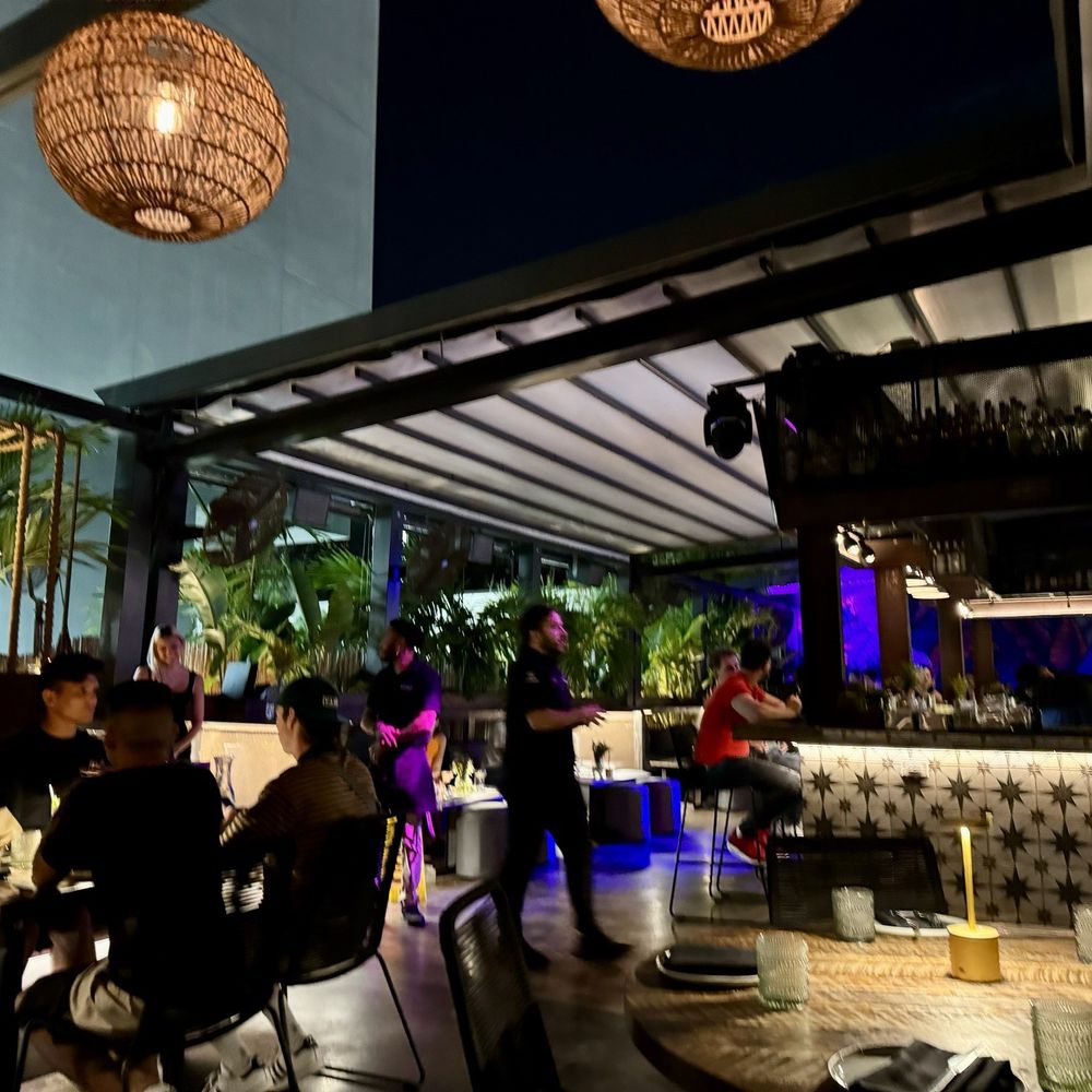 Le Chick - Cocktail Bars Near Me - Miami, Florida