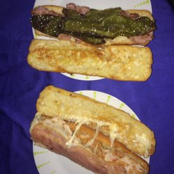 La Tasca de Juan - Bocadillo de longanizas con pimientos y otro de lomo,bacon y queso