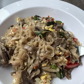 Sukhothai - Pad Kee Mao - Thai Near Me - Toronto, Ontario