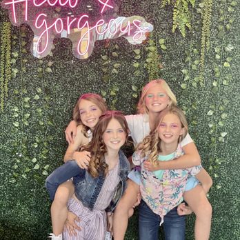BlownAway Dry Bar - Backdrop - Blow Dry/Out Services Near Me - Fullerton, California