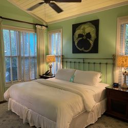 Pineapple Point Guest House - Room 10 Full View