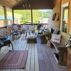 Frosty Hollow Bed & Breakfast