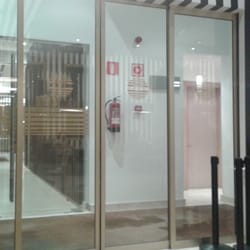 GH Sardinero - Puerta corredera, deja pasar corriente. Por esto doy 4 Estrellas y no 5.