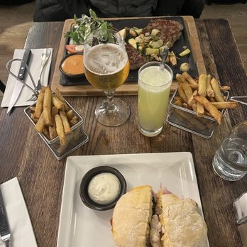 Café Georgette - Chicken sandwich - Cafes Near Me - Brussels, BRU Café Georgette - Chicken sandwich - Cafes Near Me - Brussels, BRU