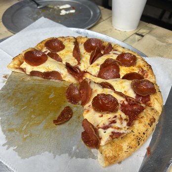 Krootz Brewing Company - 10" pepperoni pizza - Brewpubs Near Me - Gainesville, Texas