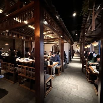 Mountain House - Inside seating area - Szechuan Near Me - Boston, Massachusetts