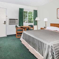 Travelodge by Wyndham Grants Pass - Guest room