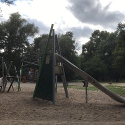 Spielplatz Eichtalpark - Viele Möglichkeiten zum Klettern.
