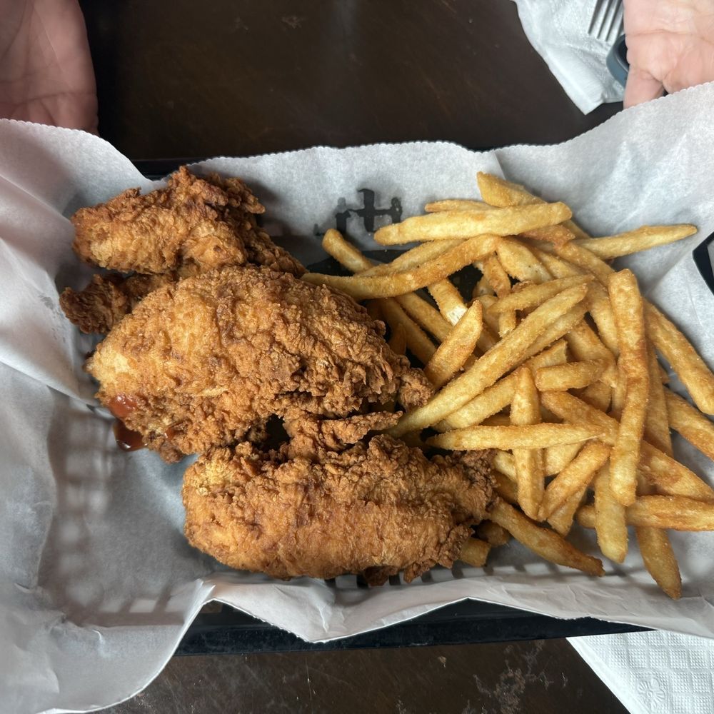 Main Street Tavern - HUGE chicken fingers and fries - American Near Me - Montevallo, Alabama Main Street Tavern - HUGE chicken fingers and fries - American Near Me - Montevallo, Alabama