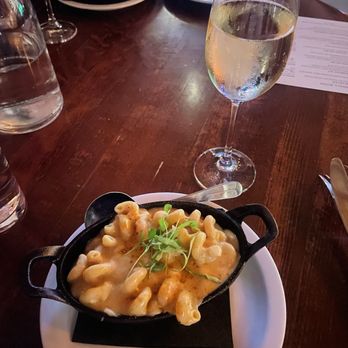 58 Degrees & Holding - Cajun Mac & Cheese and Cava, Segura Viudas, Brut, ES, NV - New American Near Me - Sacramento, California