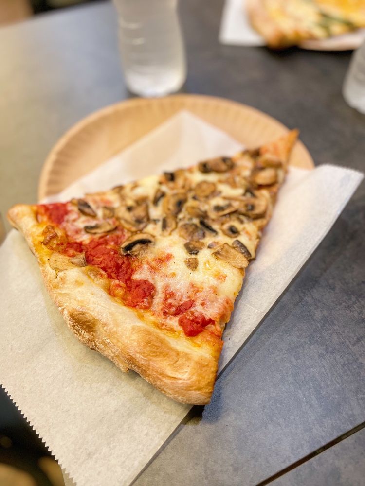 Food from Made In New York Pizza