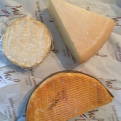 Fromagerie Lumière - St Marcellin, Livarot et fromage de Savoie (un genre de Reblochon)