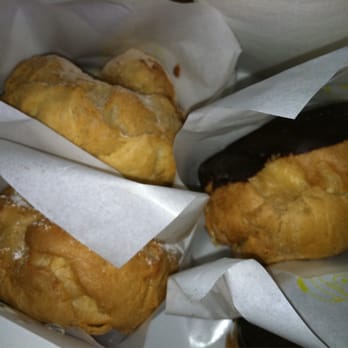 Beard Papa's - Sampler eclair, green tea, classic - Bakeries Near Me - Gardena, California