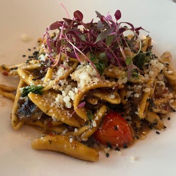 Julies Cuisine - Pasta with tomato and basil. - Food Delivery Services Near Me Julies Cuisine - Pasta with tomato and basil. - Food Delivery Services Near Me