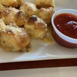 La Vita E' Bella - Garlic Knots