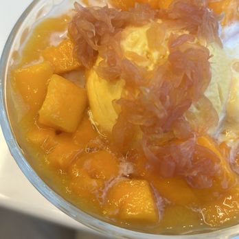 Mango Mango Dessert - A2. Snow White Mango Juice with Sago and Pomelo with Ice Cream - Desserts Near Me - Brooklyn, New York