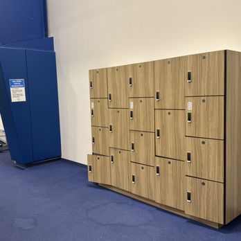 Oakton Sports Complex - Free lockers for track walkers and others. - Skating Rinks Near Me - Park Ridge, Illinois