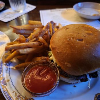 Brothers Daley - Pub burger - Irish Near Me - Sea Bright, New Jersey