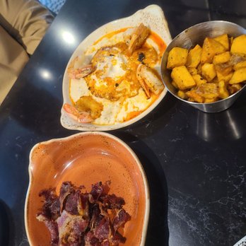 The Great Commoner - Shrimp and grits, beef bacon, potatoes - Breakfast & Brunch Near Me - Dearborn, Michigan The Great Commoner - Shrimp and grits, beef bacon, potatoes - Breakfast & Brunch Near Me - Dearborn, Michigan