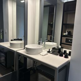 Simple and modern as well as clean Simple and modern as well as clean