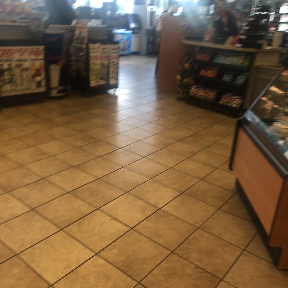 Speedway - the inside of a fast food restaurant - Gas Stations Near Me - Louisville, Kentucky