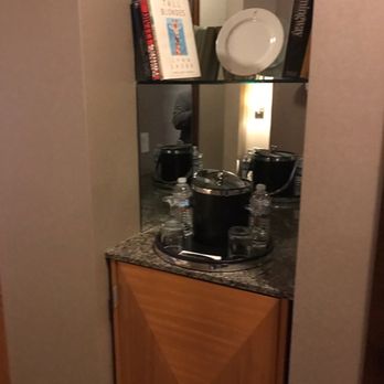 Hotel Giraffe - Books! - Hotels Near Me - New York, New York Hotel Giraffe - Books! - Hotels Near Me - New York, New York