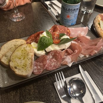 Albertini Restaurant - Albertini platter - Pizza Near Me - London, XGL