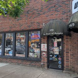 Days of Knights - Outside of the store